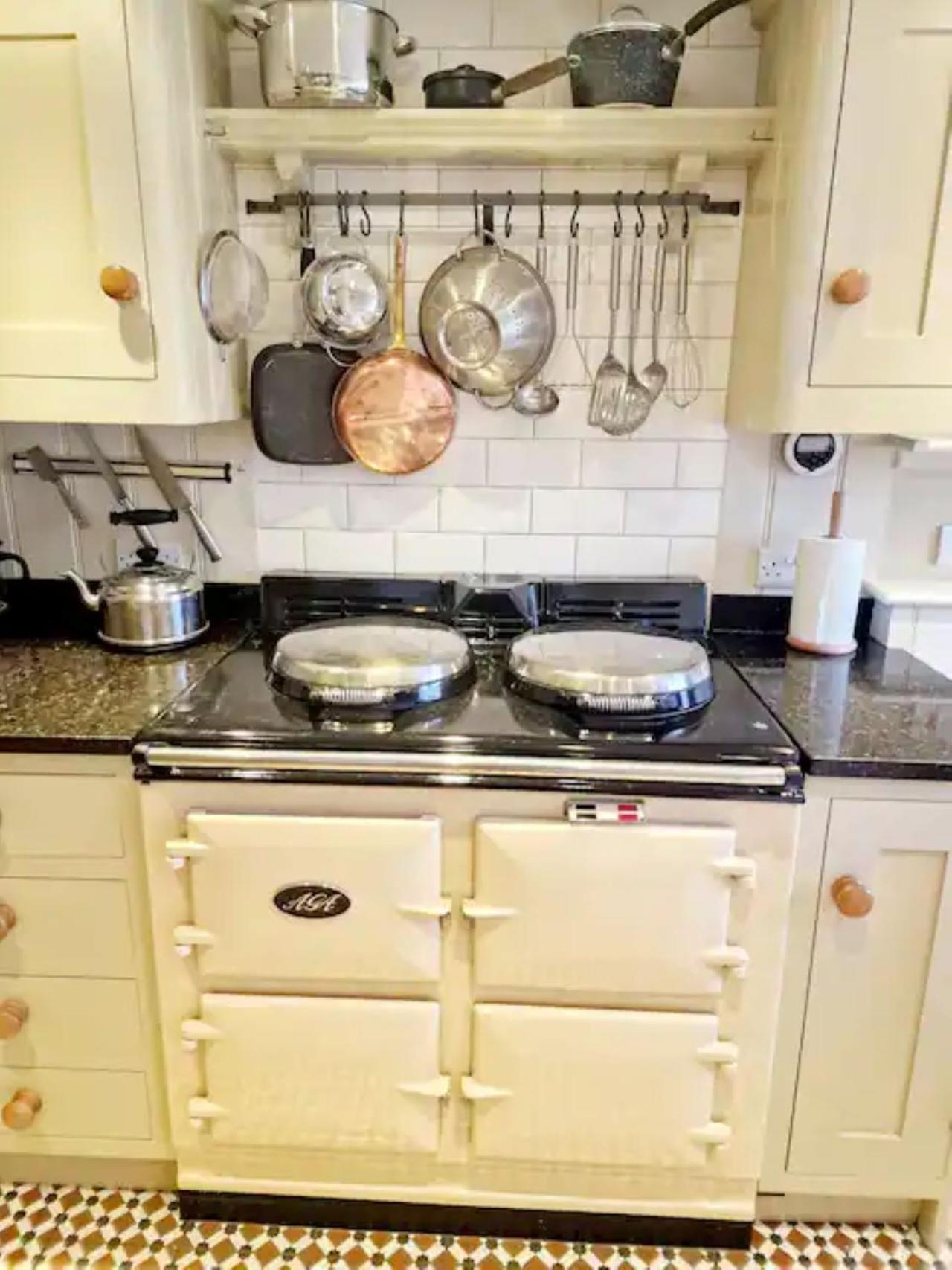 ווימבורן מינסטר Jackdaw Cottage-Beautiful Cottage, Town Centre מראה חיצוני תמונה